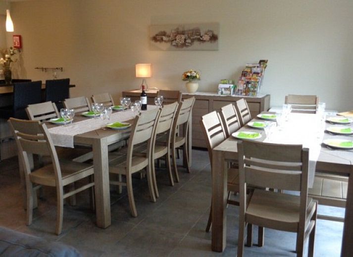 L'Oree de Bomal vakantiehuis in Durbuy, Ardennen, omgeven door groene natuur en charmante architectuur.