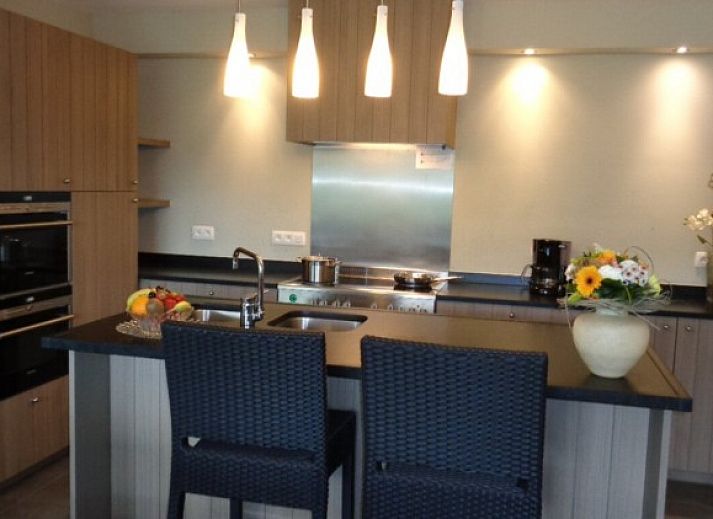 L'Oree de Bomal vakantiehuis in Durbuy, Ardennen, omgeven door groene natuur en charmante architectuur.