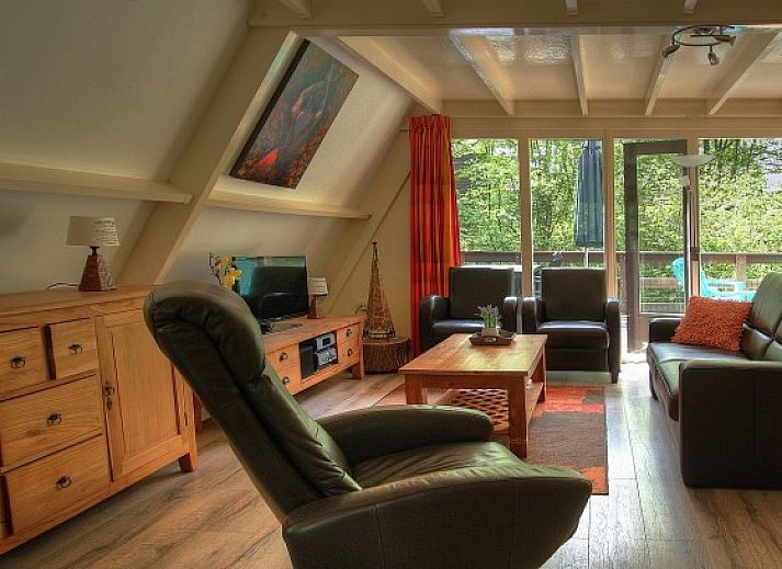 Chalet Vakantiehuis Durbuy Belgische Ardennen omgeven door groene natuur in de Ardennen, Luxemburg, Belgie.