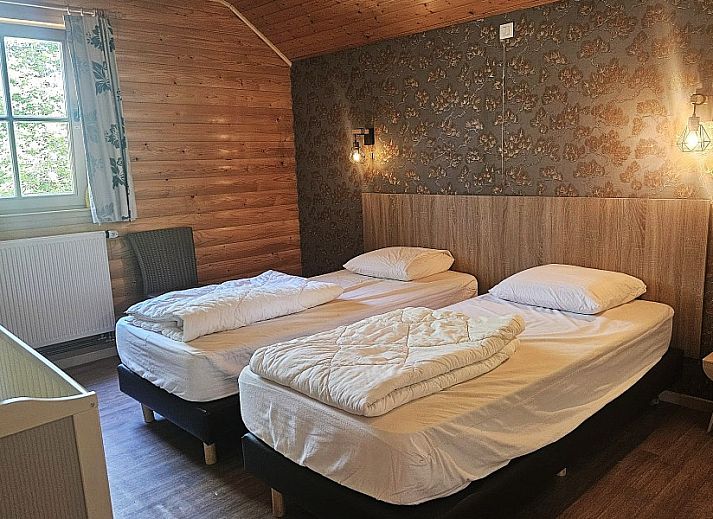 Geraeumiges Esszimmer im Chalet, Biron, Ardennen, perfektes Ferienhaus in Luxemburg, Belgien.
