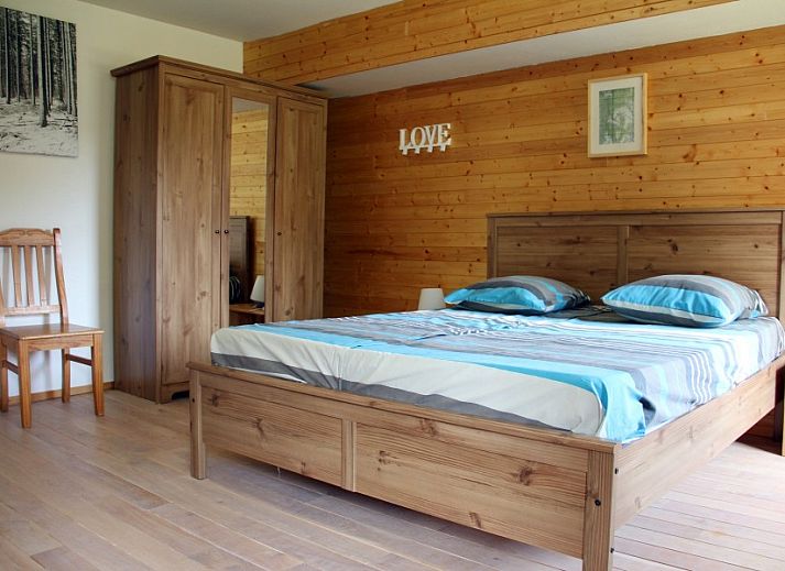 Voetbalveld in de tuin van Haus Turbes Volksspelen-Cafe Rene vakantiehuis in Herresbach, Ardennen, Belgie.