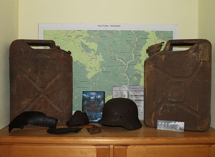 Gezellige zithoek op het terras van Haus Turbes Volksspelen-Cafe Rene vakantiehuis in Herresbach, Ardennen, Belgie.