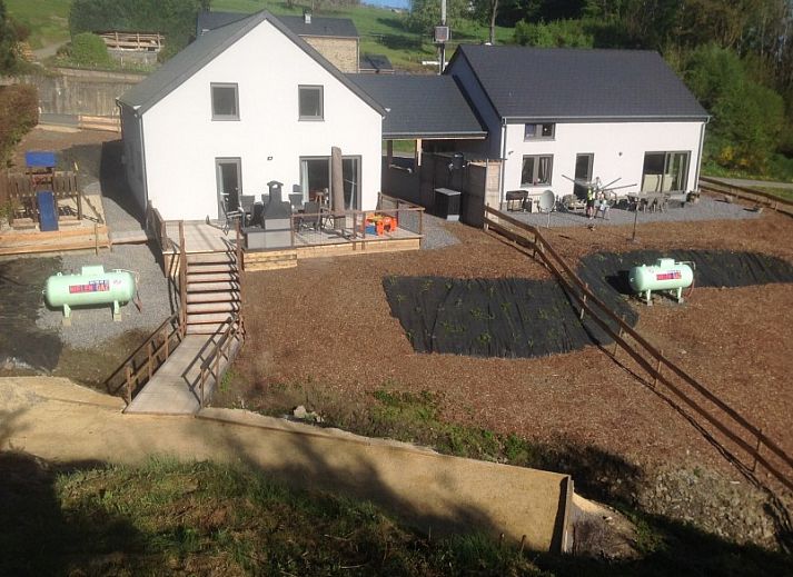 Ontspan op de ligstoelen bij Casa Nouche, vakantiehuis in de Ardennen, Belgi.