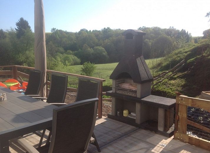 Ontspan op de ligstoelen bij Casa Nouche, vakantiehuis in de Ardennen, Belgi.
