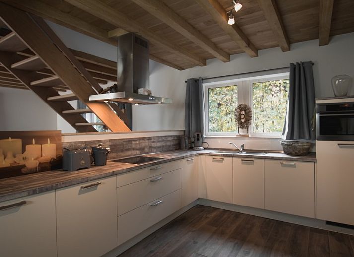 Speeltuin bij Casa Nouche vakantiehuis in Engreux, Ardennen, Belgi voor kinderen.