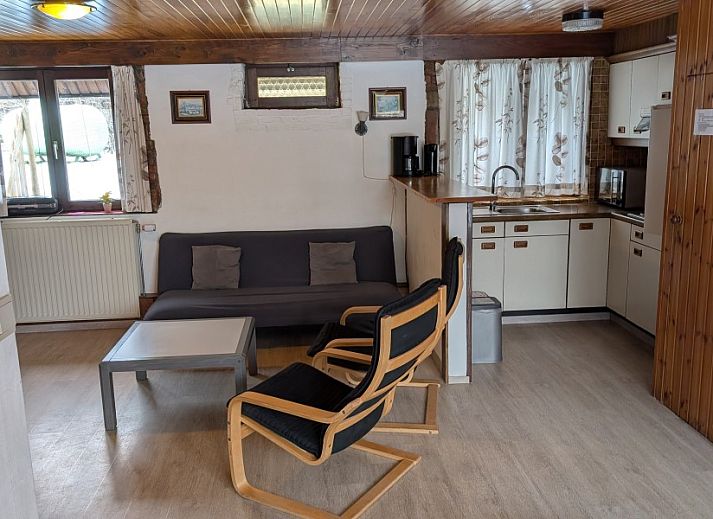 Knusse zithoek in Chouff vakantiehuis, Achouffe-Houffalize, met open haard in de Ardennen, Luxemburg, Belgie.