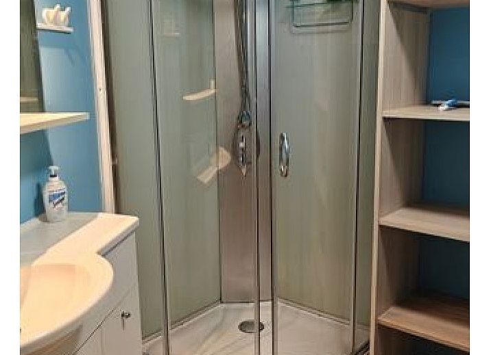 Volledig uitgeruste keuken in Chouff vakantiehuis, Achouffe-Houffalize, Ardennen, Luxemburg, Belgie.