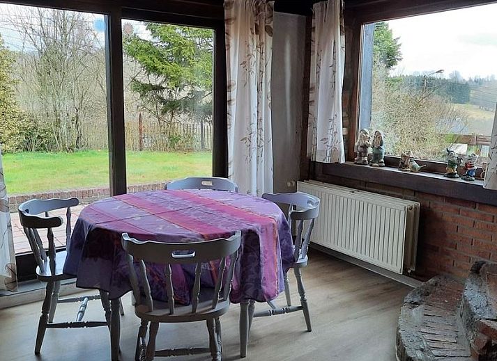 Volledig uitgeruste keuken in Chouff vakantiehuis, Achouffe-Houffalize, Ardennen, Luxemburg, Belgie.