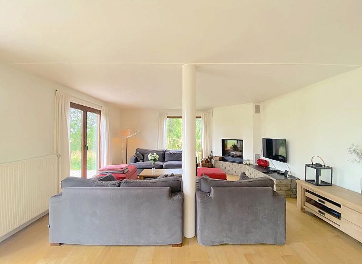 Cozy living room with comfortable seating area in Holiday Home Wilogne, perfect for family time.