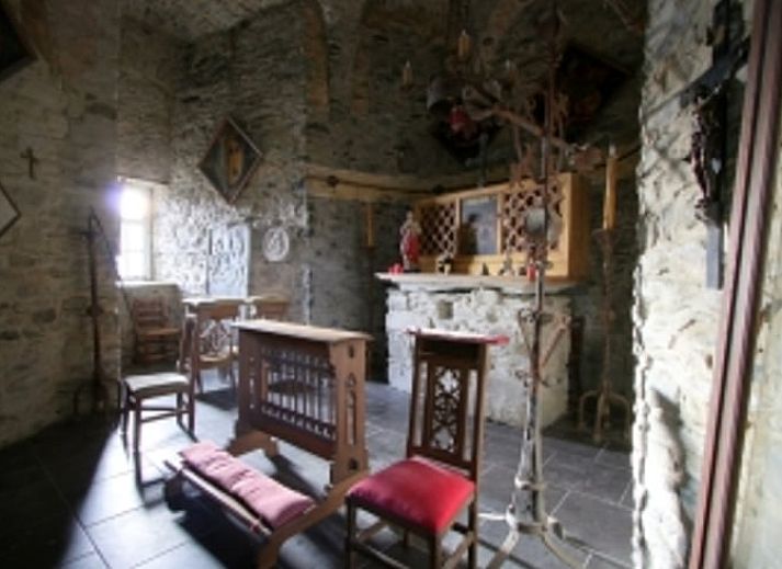 Stenen facade van Vakantiehuisje in Longchamps Bertogne in de Ardennen, Luxemburg, Belgie.