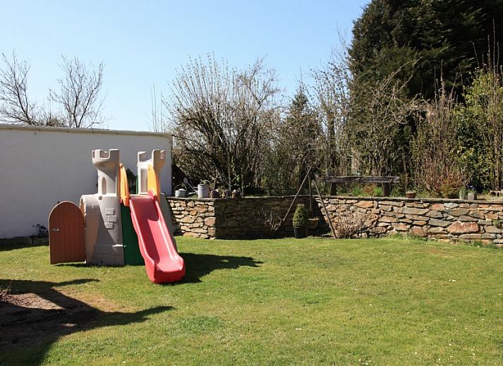 Geniet van de ruime veranda bij L'Ambiance vakantiehuis in Bras-Haut, Ardennen.
