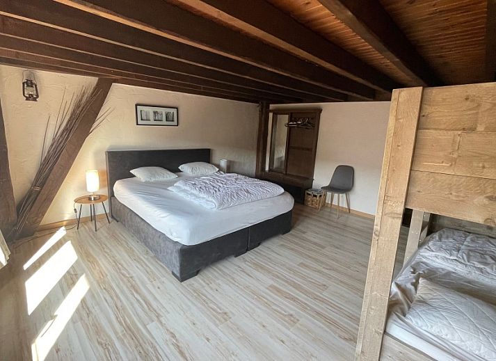 Uitzicht op de stenen gevel van L'Ambiance vakantiehuis in Bras-Haut, Luxemburg.