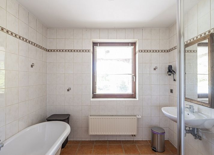 Huis Cielle, Ardennen, met groene tuin en prachtig uitzicht op de natuur.