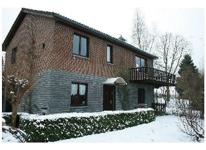 Huis Marcourt, vakantiehuis in de Ardennen, Belgi, met prachtig uitzicht op groene heuvels en bossen.