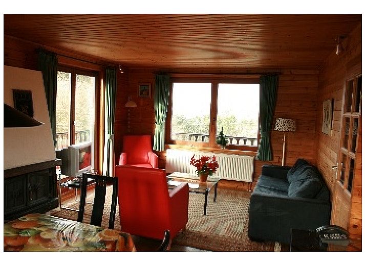 Huis Marcourt, vakantiehuis in de Ardennen, Belgi, met prachtig uitzicht op groene heuvels en bossen.