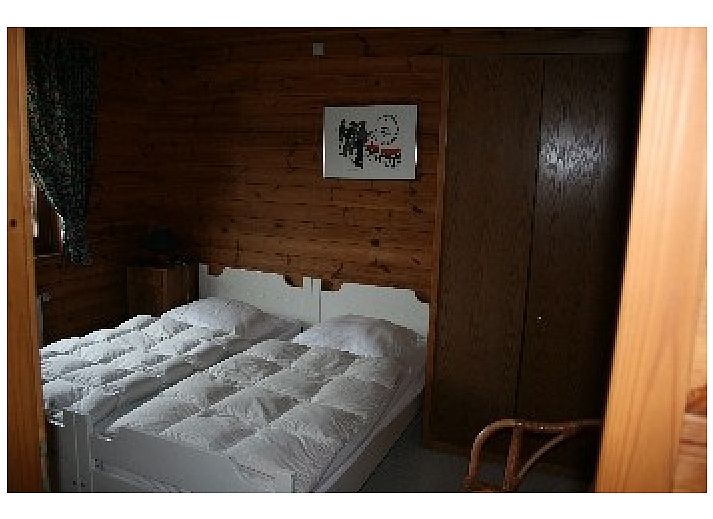 Huis Marcourt in Marcourt, Ardennen, Belgi, sfeervol vakantiehuis in de sneeuw met balkon en tuin.