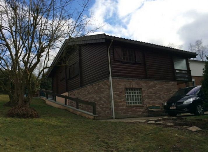 Chalet Ma Reine in Remouchamps, Ardennen, Belgi met prachtig uitzicht op groene omgeving.