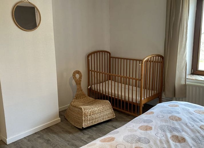 Gite rural Schild am Eingang des Cottage in Samree, Ferienhaus in den Ardennen, Wallonien, Belgien.