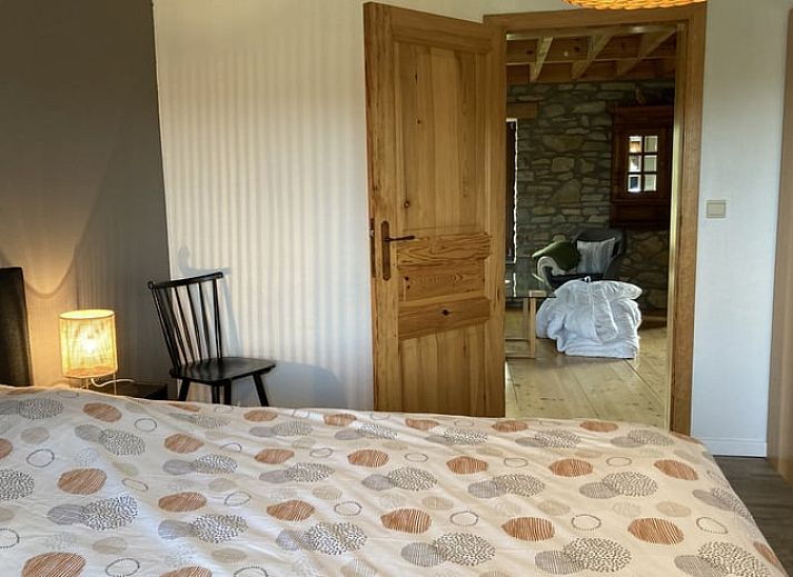 Gite rural Schild am Eingang des Cottage in Samree, Ferienhaus in den Ardennen, Wallonien, Belgien.