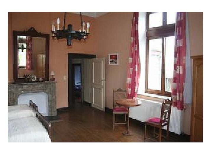 Chateau de Laval, een prachtig vakantiehuis in Tillet, Sainte-Ode, omgeven door de natuur van de Ardennen, Luxemburg, Belgie.