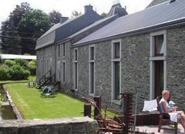 Chateau de Laval, een prachtig vakantiehuis in Tillet, Sainte-Ode, omgeven door de natuur van de Ardennen, Luxemburg, Belgie.