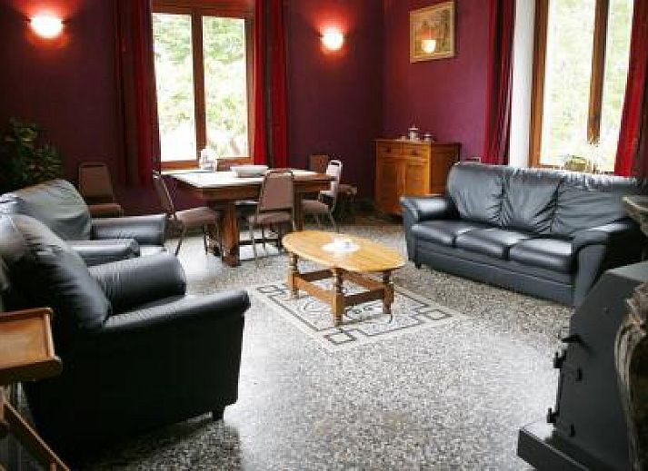 Chateau de Laval, een prachtig vakantiehuis in Tillet, Sainte-Ode, omgeven door de natuur van de Ardennen, Luxemburg, Belgie.