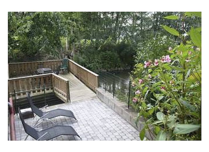 Uitgestrekt landschap rondom Chateau de Laval in Tillet, Sainte-Ode, ideaal voor ontspanning in de Ardennen, Luxemburg, Belgie.