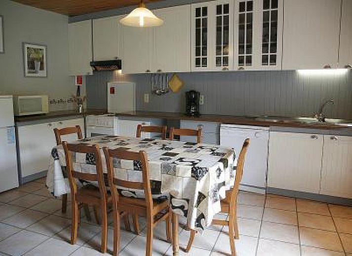 Uitgestrekt landschap rondom Chateau de Laval in Tillet, Sainte-Ode, ideaal voor ontspanning in de Ardennen, Luxemburg, Belgie.