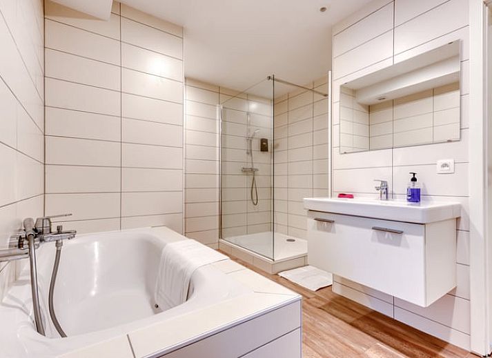 Ruime eetruimte in Huisje in Villers-Devant-Orval, vakantiehuis in de Ardennen, Belgie, ideaal voor groepsdiners en bijeenkomsten.