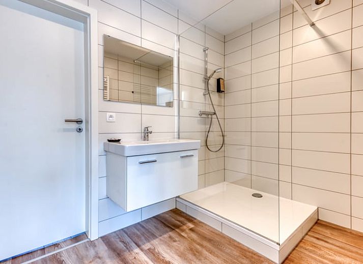 Ruime eetruimte in Huisje in Villers-Devant-Orval, vakantiehuis in de Ardennen, Belgie, ideaal voor groepsdiners en bijeenkomsten.