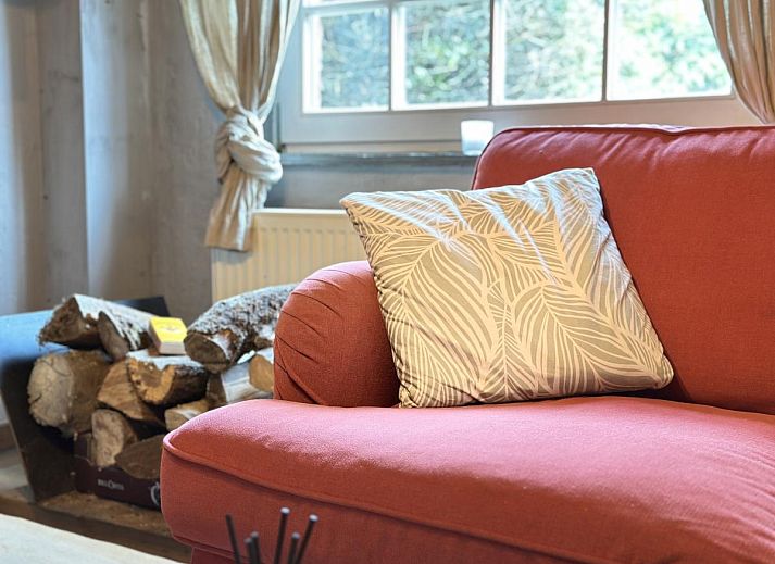 Le Fournil vakantiehuis in Manhay, Ardennen, Belgie, charmant stenen exterieur omgeven door groen en rustieke omgeving.