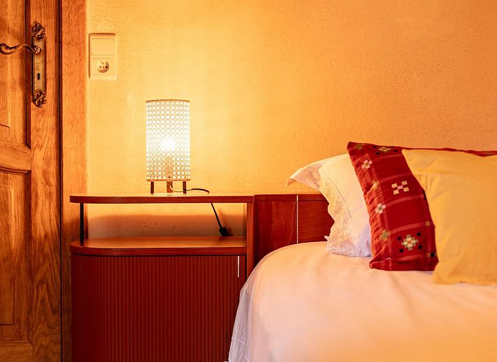 Dining area with view in vacation home Au Ballon, located in Manhay, Ardennes, Belgium.