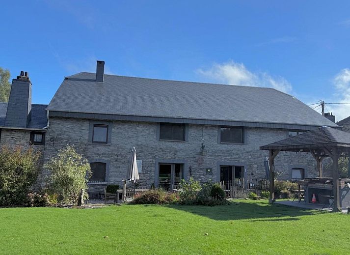 Gite Ardennais vakantiehuis in Fraiture, Vielsalm, met karakteristieke stenen gevel in de Ardennen, Luxemburg, Belgie.