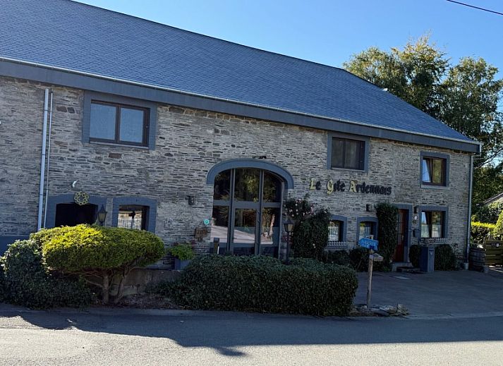 Stijlvolle eetkamer in Gite Ardennais vakantiehuis, Fraiture, Vielsalm, ideaal voor gezellige diners in de Ardennen, Luxemburg, Belgie.