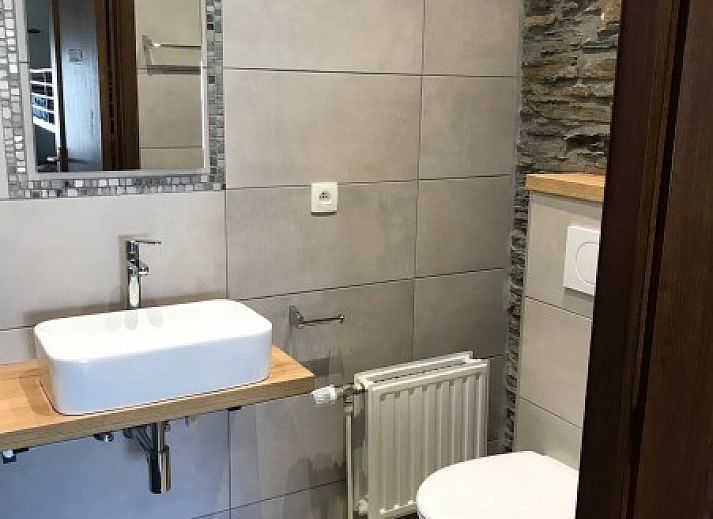 Stijlvolle eetkamer in Gite Ardennais vakantiehuis, Fraiture, Vielsalm, ideaal voor gezellige diners in de Ardennen, Luxemburg, Belgie.