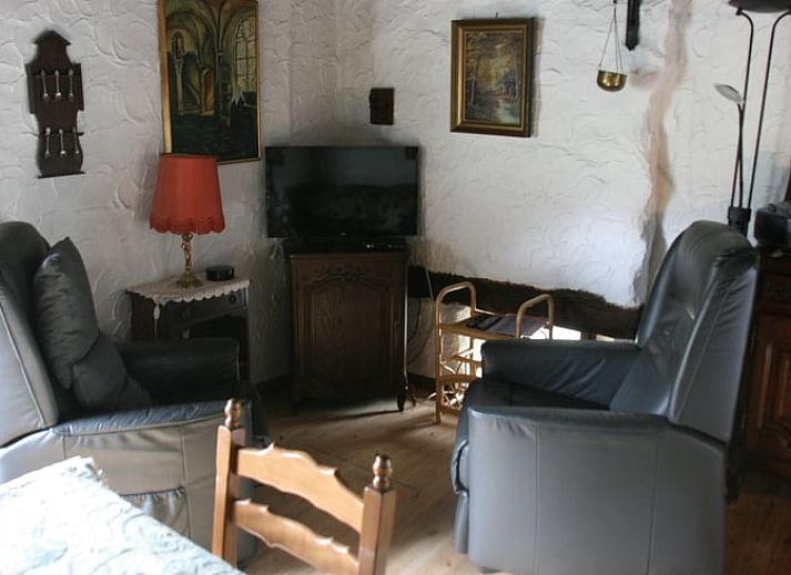 Authentic kitchen shelf in Cottage in Buisson, cottage in the Ardennes, Belgium, with rustic plates and mugs for a cozy atmosphere.
