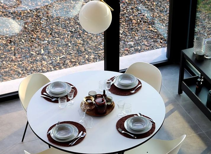 Cottage in Warempage, Ferienhaus inmitten der Natur in den Ardennen, Luxemburg, Belgien mit grosser Veranda und gruener Umgebung.