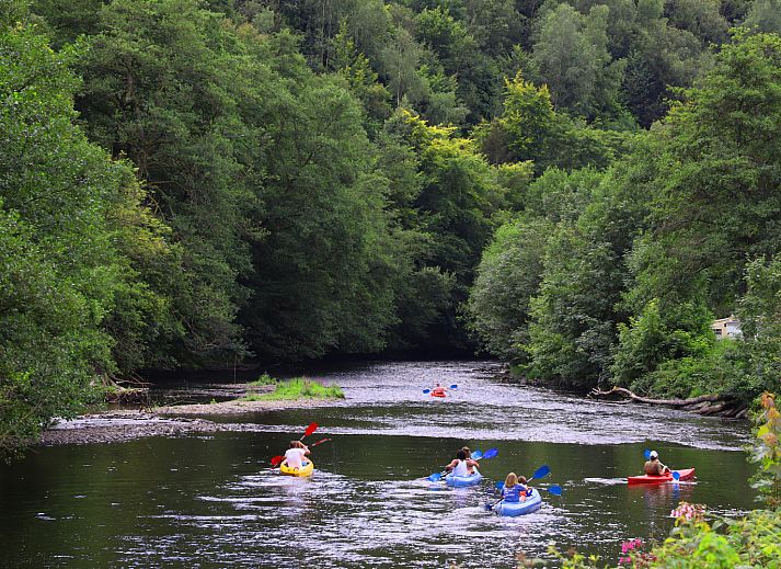 Knusse kitchenette in Coco Sweet tenthuis, La Roche-en-Ardenne, Ardennen. Geniet van comfort en natuur in deze unieke Belgische glamping lodge.