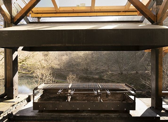 Villa Natura in La Roche-en-Ardenne, een modern vakantiehuis omringd door de groene natuur van de Ardennen, Belgie.