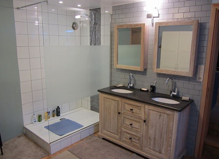 Belle Campagne vakantiehuis met zwembad in Erezee, Ardennen, Belgie, ideaal voor ontspanning.