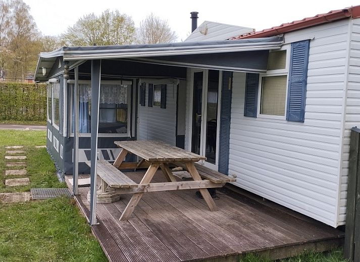 Mobile home with 3 bedrooms in Erezee, Ardennes with sunny terrace and picnic table.