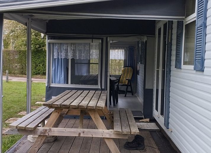 Mobile home with 3 bedrooms in Erezee, Ardennes with sunny terrace and picnic table.