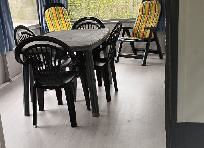Mobile home with 3 bedrooms in Erezee, Ardennes, next to a barn and surrounded by nature.