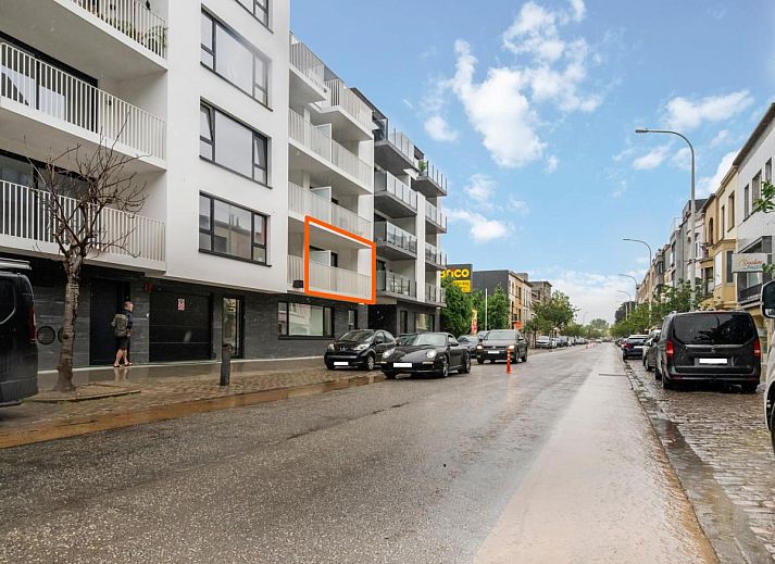 Stijlvolle binnenruimte van vakantiehuis Swan - 0103 in Blankenberge, Belgische kust, met moderne eetkamer en gezellige zithoek.