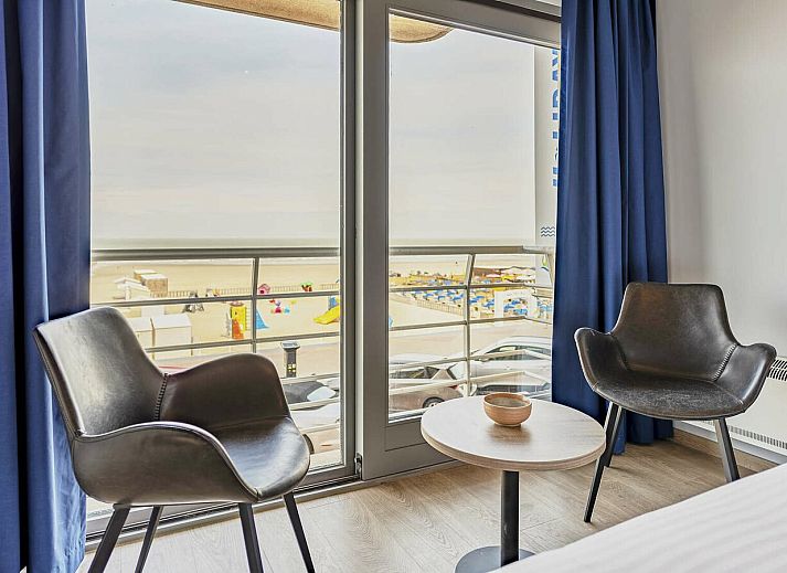 Gezellige slaapkamer in Studio met zeezicht | 2p, Blankenberge, Belgische kust. Comfortabel verblijf met uitzicht op de zee vanaf het balkon.