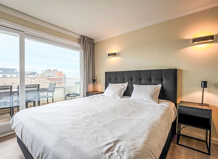 Geniet van het terras van Appartement White Mountains Retreats met uitzicht op de stad in Blankenberge aan de Belgische kust.