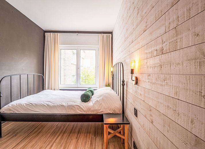 Gezellige woonkamer van Appartement BeachNest in Blankenberge, Belgische kust, met licht interieur en comfortabel meubilair.