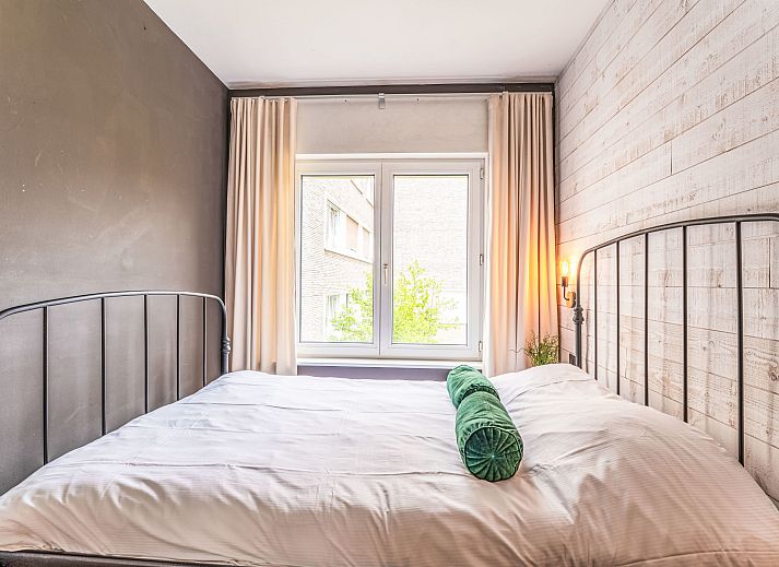 Gezellige woonkamer van Appartement BeachNest in Blankenberge, Belgische kust, met moderne inrichting en comfortabele zithoek.