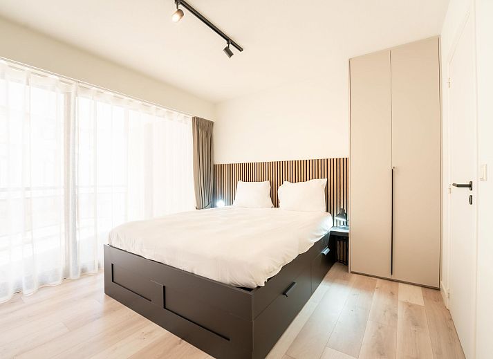 Stijlvolle woonkamer in Appartement Aqua Vista met zeezicht, Blankenberge, Belgische kust. Comfortabele ruimte voor ontspanning en gezelligheid.