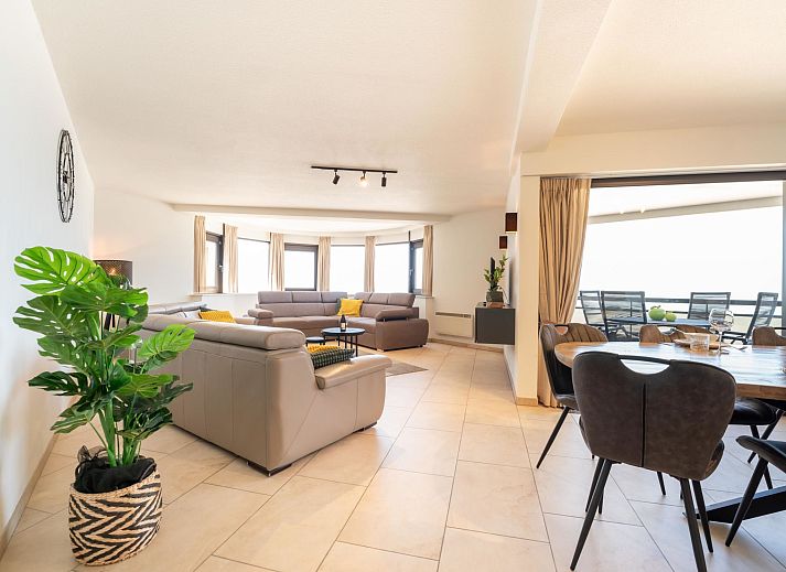 Geniet van het adembenemende zeezicht vanaf het terras van Appartement Aqua Vista with parking and seaview in Blankenberge, Belgische kust.